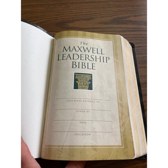 The Maxwell Leadership black bonded leather King James Version Bible - Picture 4 of 8